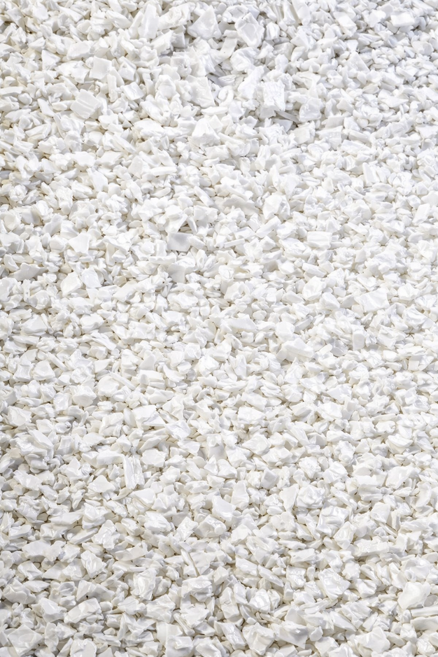 Продам дробленку ПП. Цвет белый. Ведро пищевое. Премиальное качество.